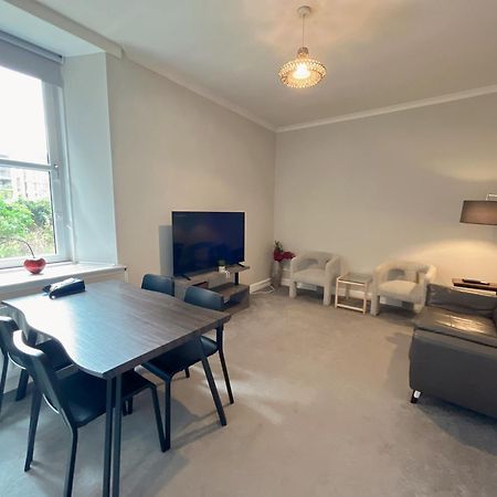 Two Bed Apartment Единбург Екстериор снимка