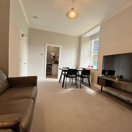 Two Bed Apartment Единбург Екстериор снимка