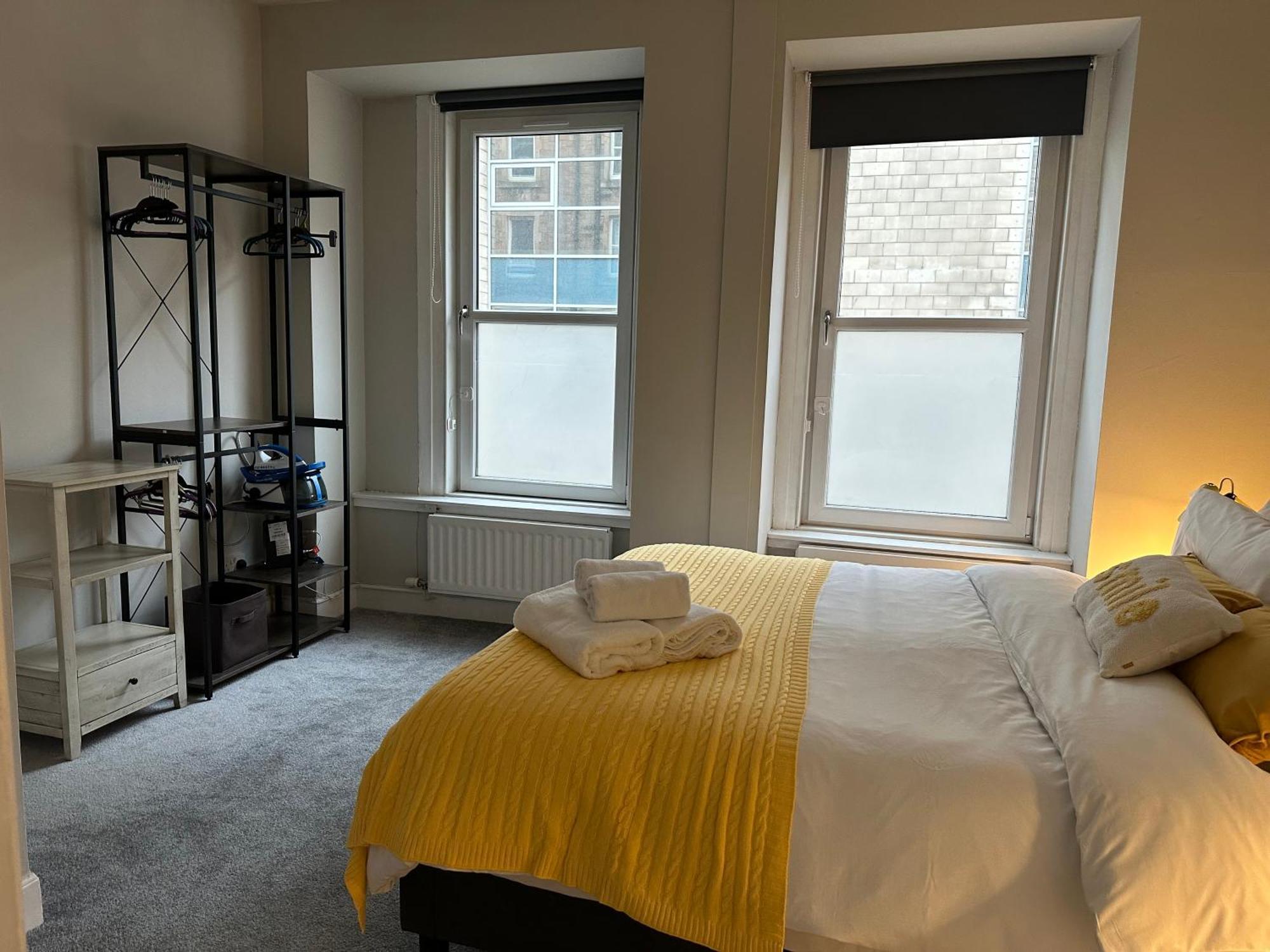 Two Bed Apartment Единбург Екстериор снимка
