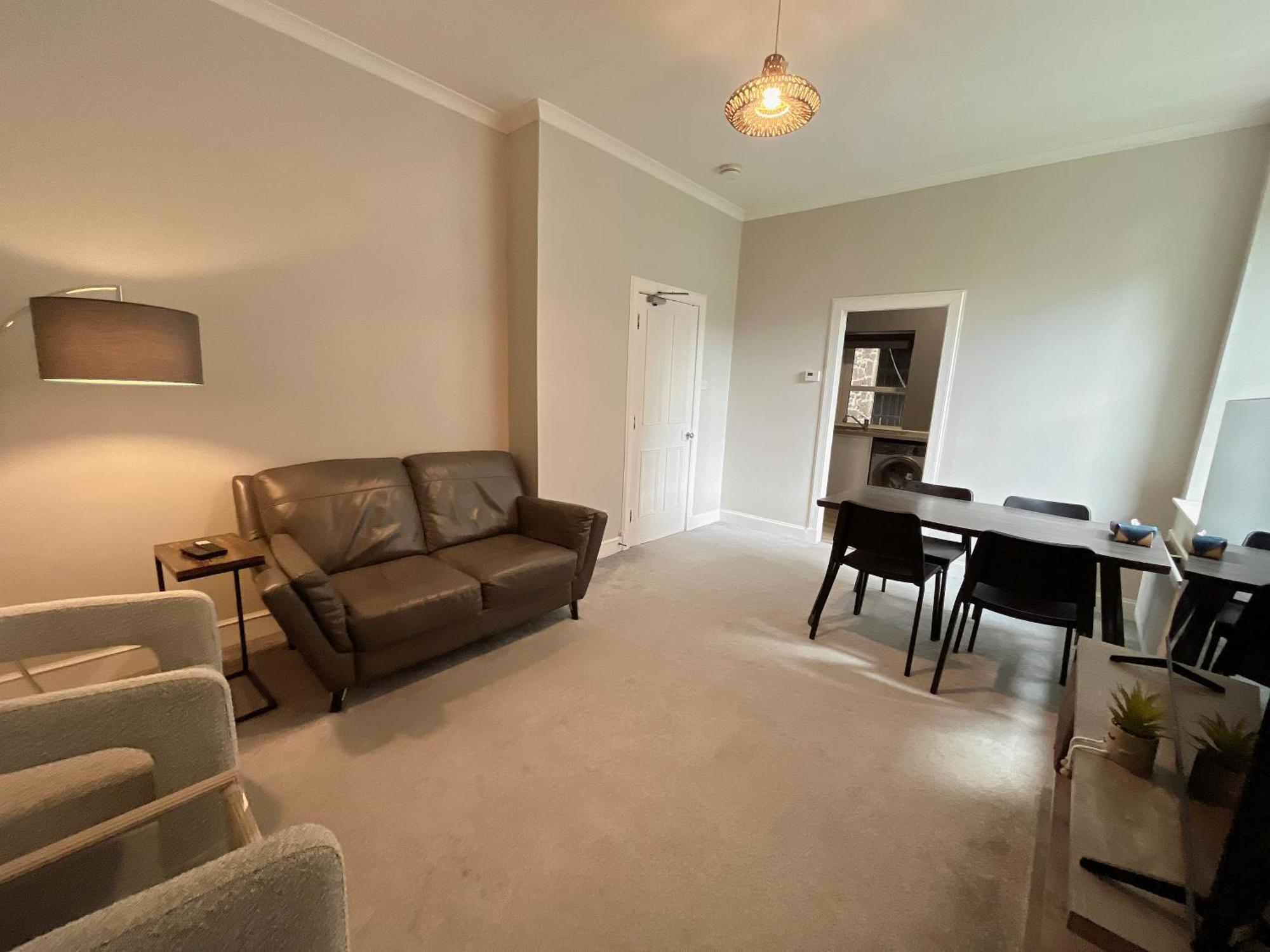 Two Bed Apartment Единбург Екстериор снимка