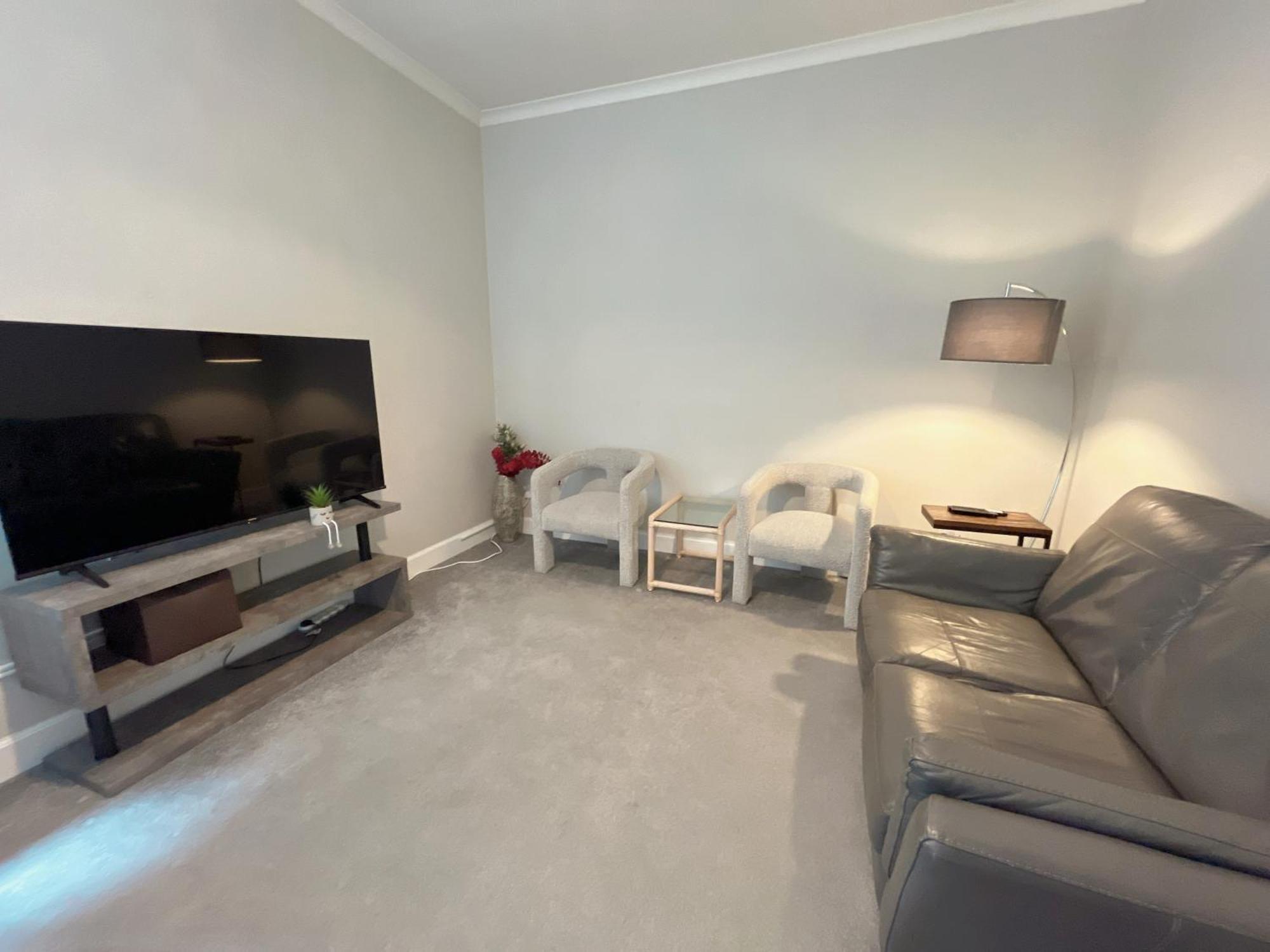 Two Bed Apartment Единбург Екстериор снимка
